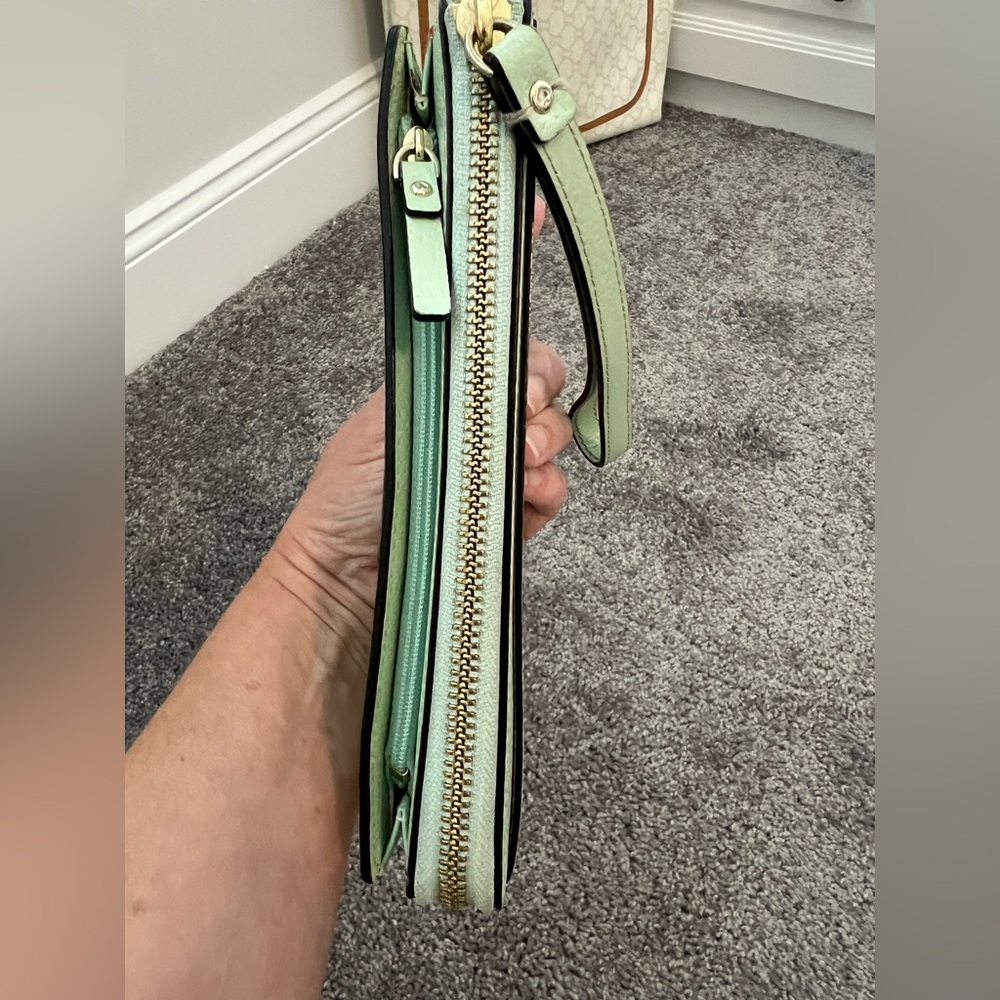 Kate Spade Large Wristlet/Wallet - Picture 3 of 12